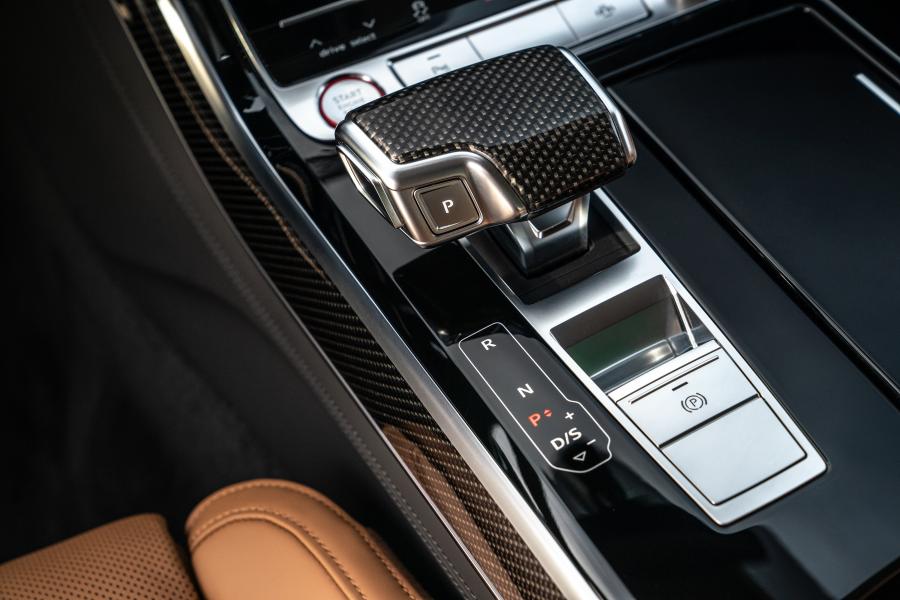Детали интерьера Audi S8 (D5) 2019 года  (NA) (фото 22 из 40)